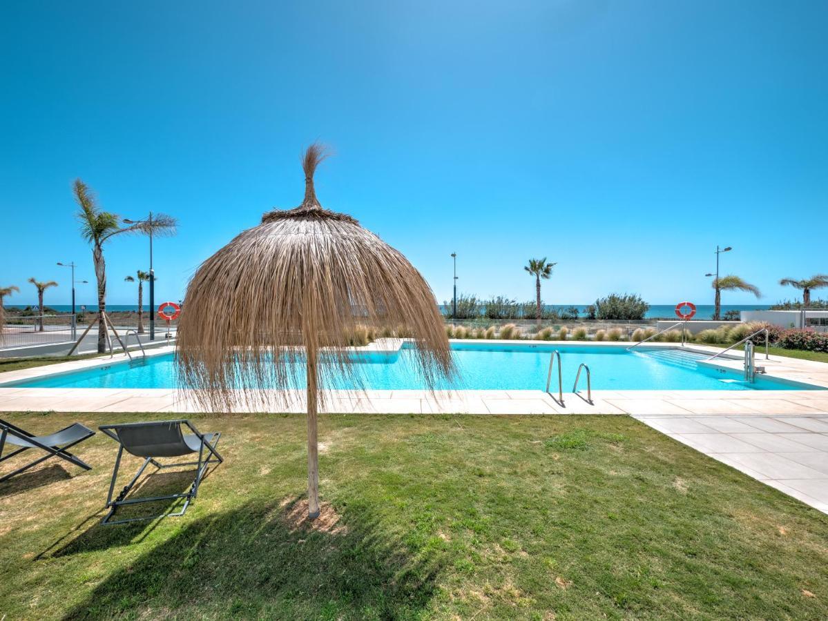 New Beach Front Apartment With Large Balcony Torrox Exteriör bild